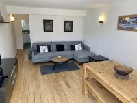 Central 6 Person 47m2 Apartment. Amazing South Facing Balcony. 150m To Ski Lifts - balcón