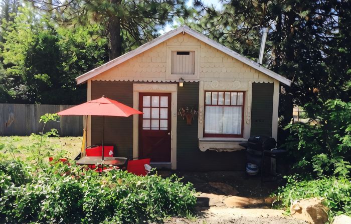 The Cottage In Foresthill On Main Street, in walking distance to wedding sites