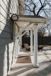 Tranquil Pet-Friendly Bungalow in Midtown Springfield with High-Speed Wi-Fi - Homestays
