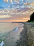 Lake Cottage with Private Community Beach - Homestays