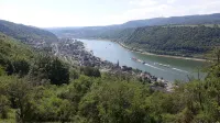 Nice apartment with balcony directly on the Rhine; centrally located - 公寓