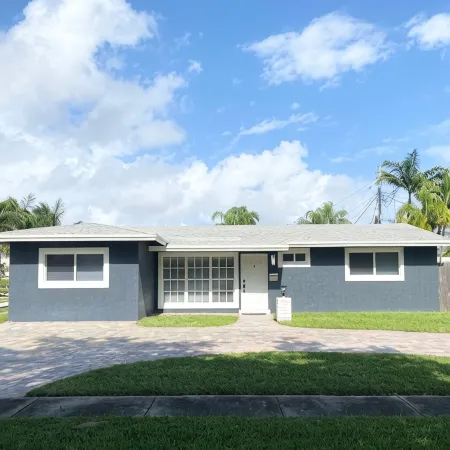 Family-Friendly 4BR with Pool & Game Room, 5 Mins to Beach!