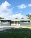 Family-Friendly 4BR with Pool & Game Room, 5 Mins to Beach! - 3 tähden
