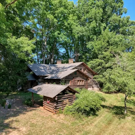 Rustic Historical Cabin Near Wineries & Gold Mines