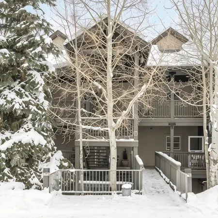 Cozy Beaver Creek Getaway Minutes From Ski Lift!