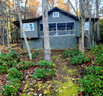 Peaceful Lakeside Haven w/private dock; boating, hiking swimming just steps away - 4 stjerner