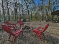 BURNT MALLOW - Couples Cabin - Minutes from Hochatown - Hot Tub - Pet Friendly - 小木屋