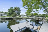 Remodeled Crystal River Waterfront Home with Heated Pool - Swimmingpools