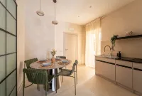 Luxe Apt w/ panoramic views in Heart of Naples - Condos