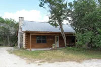 Creekside Cabin near Lost Maples State Park - シャレー