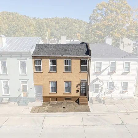Jefferson Off Main: *4 Beds*King Beds*Walk to Main* 3 Full Bath