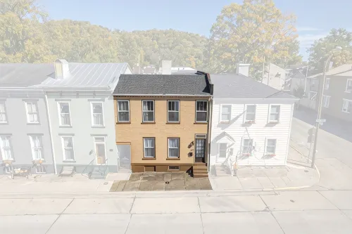 Jefferson Off Main: *4 Beds*King Beds*Walk to Main* 3 Full Bath - 4-Star