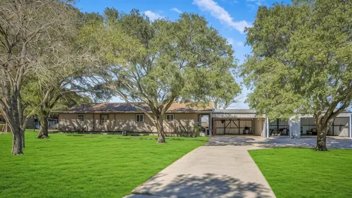 Schertz Country Farmhouse on 1 acre with Gameroom - Wifi