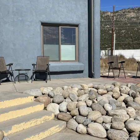 2 bm newly reno condo w/AMAZING Mt. view & 2 blks fr main st /Arkansas River