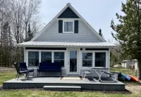 Waterfront MI Cottage on Douglas Lake between Petoskey & Mackinaw City - 3 estrellas
