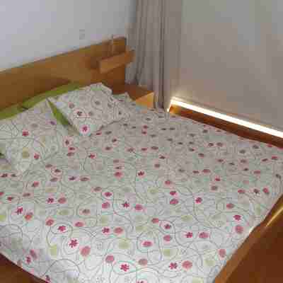 Modern-light-quiet and comfortable apartment T1 with private garage Rooms