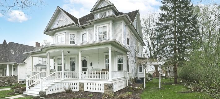 1905 Victorian Farmhouse close to Lake Geneva. Hotels in McHenry County