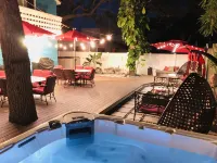 Perfect Summer backyard, Steps to Beach, Bikes, boogie-board, bunk beds, Grill - 2-Sterne