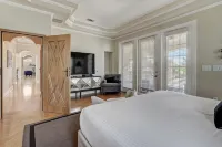Private heated pool, Luxury Mediterranean Mansion sleeps 16 - 5つ星
