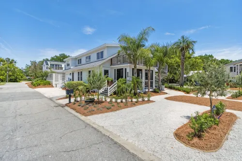 Historic Beach Cottage / Steps to Beach & Dining - de charme