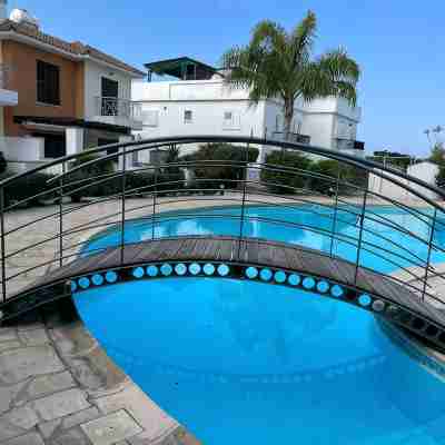 2 Bedroom Ground Floor Apartment Close to Shops, Restaurants, Old Town and beach Fitness & Recreational Facilities
