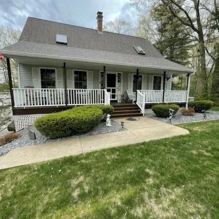 Entire house in Wells, ME nestled in a quiet neighborhood a mile from the beach.