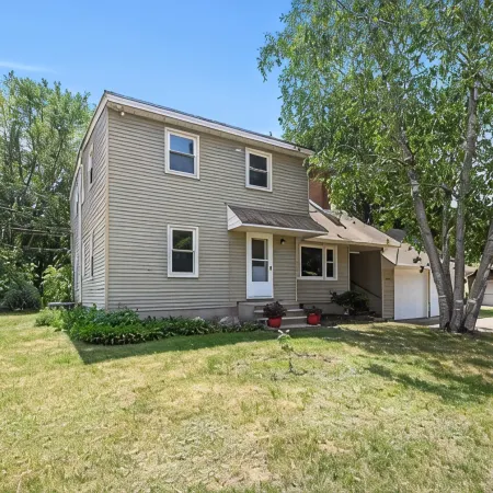 6BR Home w public Lake Access 1.8miles 2 DT Wayzata, enjoy the lake year round!
