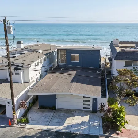 Beachfront Bliss - Steps to Sand + 5 Large BRs