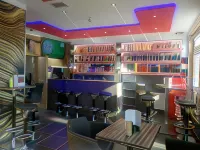 Aristo Hotel - parking