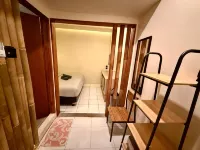 Buton Backpacker Lodge - balcony