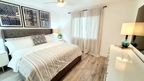 POSHPADZ Kai Villa-Water Views, Balcony, Walk to Jupiter Beach Sleeps 4 - Boutique