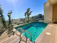 Artistic Urban Apt Santa Elvira | Terrace & WiFi - 游泳池