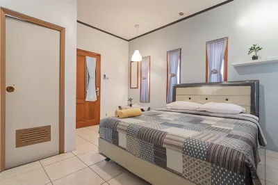 Lembur Kiwari Setra Duta Mitra RedDoorz Hotels near Mobile GraPARI Telkomsel
