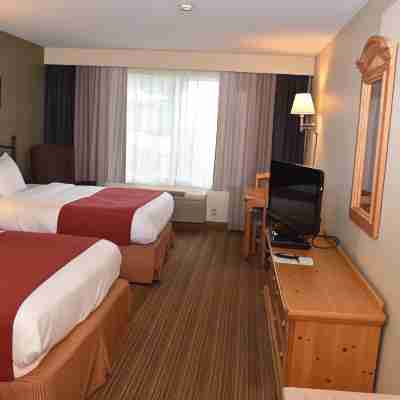 Holiday Inn Express & Suites Port Washington Rooms