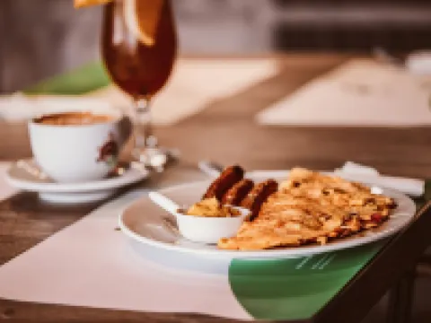 จอย 5 โรงแรมและสปา โรงแรมในเบลเกรด