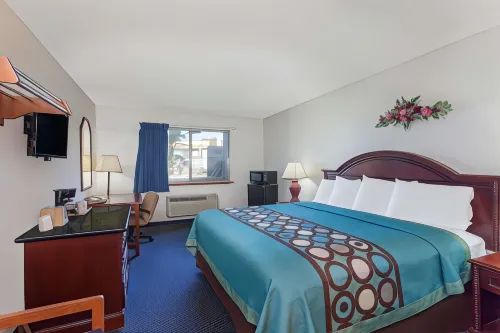 Super 8 by Wyndham Selma/Fresno Area Hotels in Selma