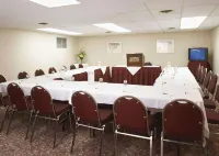 Quality Inn & Suites PE Trudeau Airport Отели в г. Дорваль