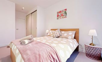 West Side Place 2B2B Apt by GoodLive