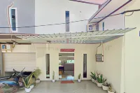 Namirah Syariah Guesthouse Balikpapan Redpartner Hôtels à proximité de : Nipponkaigun Toshi Bōei Zangō ,日本海軍都市防衛塹壕 - Bungker AL Jepang