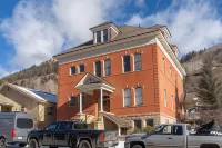 Ajax Loft 1 Bedroom Apts by RedAwning Hotels in Telluride