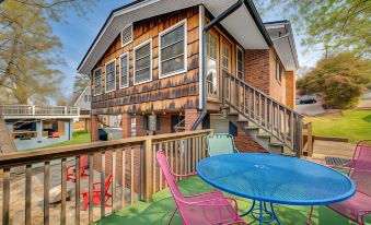 Lakefront New London Home Dock, Fire Pit and Views!