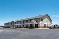 Super 8 by Wyndham Pratt Hotels in Township 12