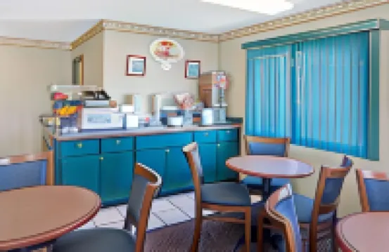 수퍼 8 바이 윈덤 모니