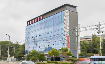 3. TJ 호텔..