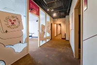 Chors Like a Hotel - Hostel