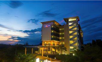 2. Hotel Lu..