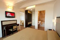 Hotel Joli Hotels near Orti Borghesi