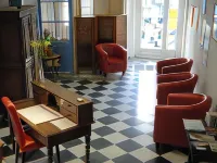 Hôtel du Cours Hotels in Pertuis
