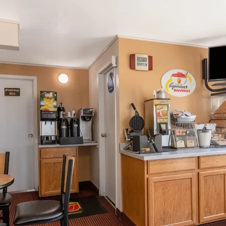 Super 8 by Wyndham Evanston