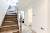 Trafalgar Square by Excel Apartments Các khách sạn ở Canary Wharf